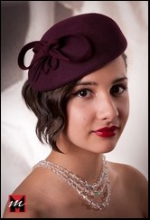 Aubergine percher hat